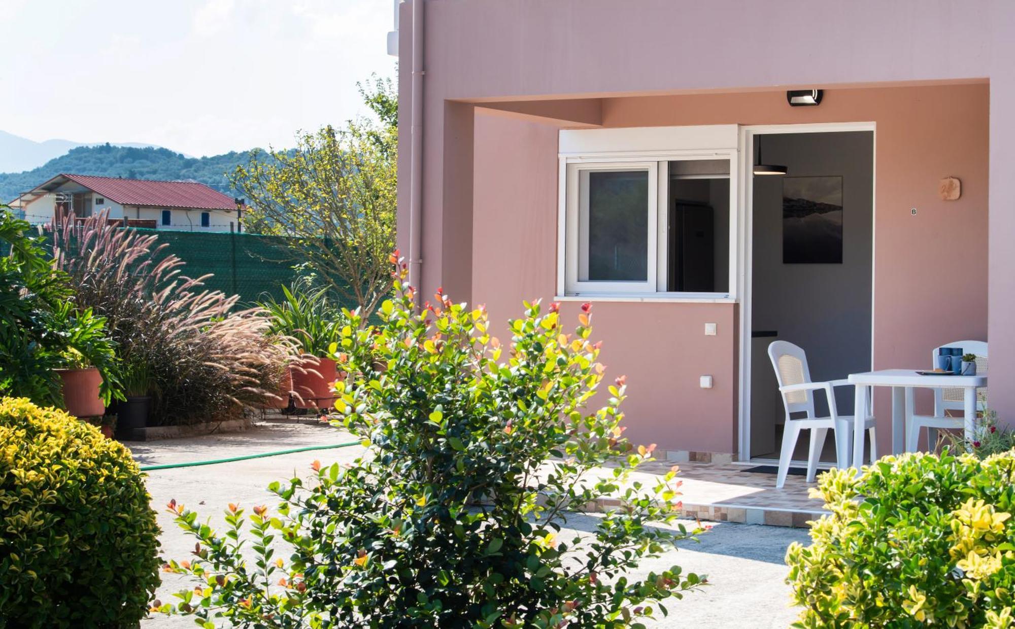 Ruellia Luxury Apartments Kalligoni Exterior foto
